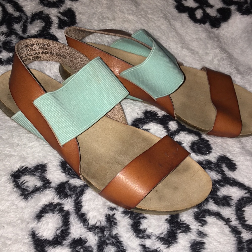 Shoes - Picture 2 of 3